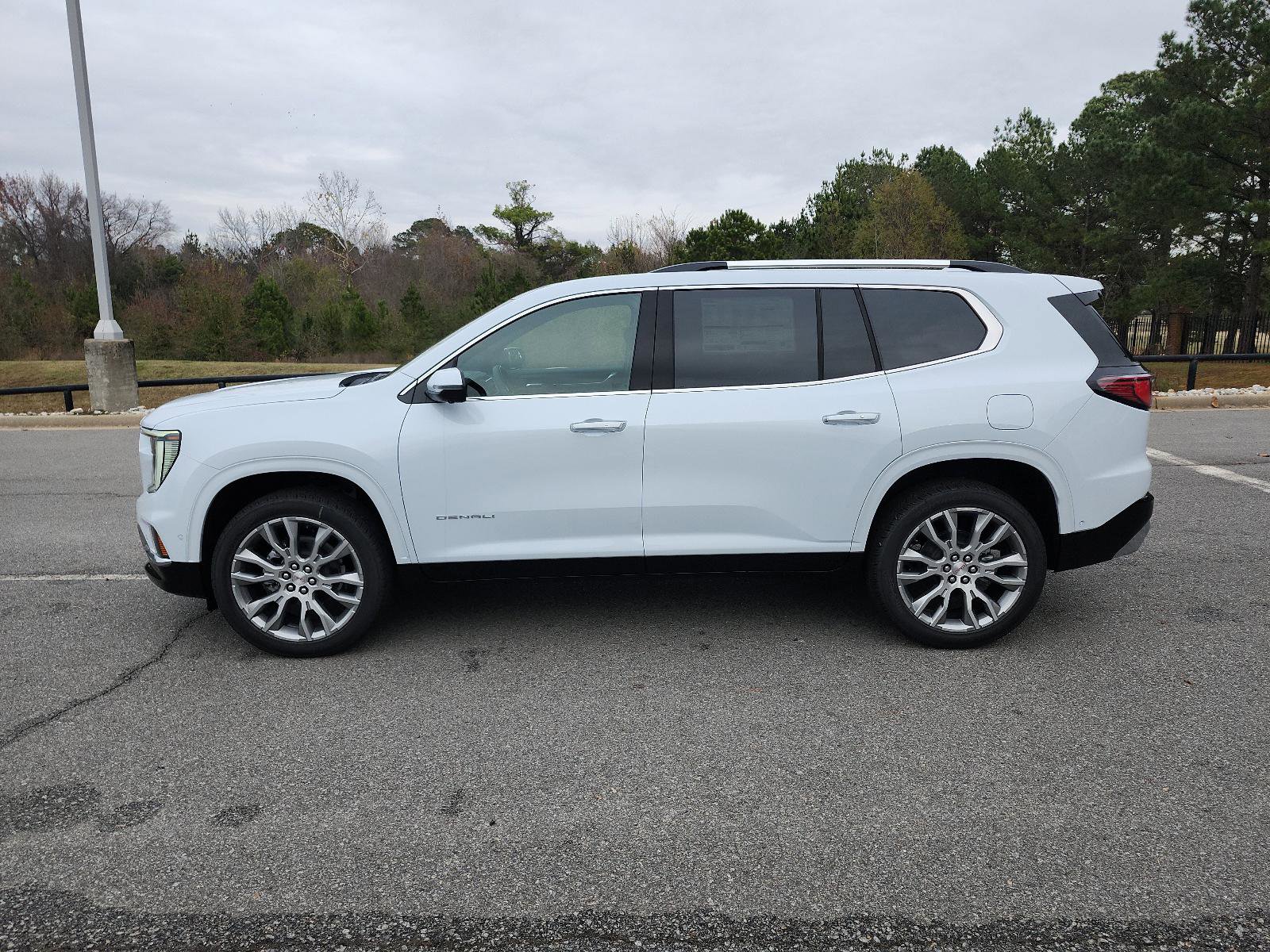 New 2026 GMC Acadia Denali w/ Super Cruise Package image 2