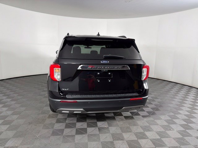 Used 2024 Ford Explorer XLT w/ Equipment Group 202A RWD image 16