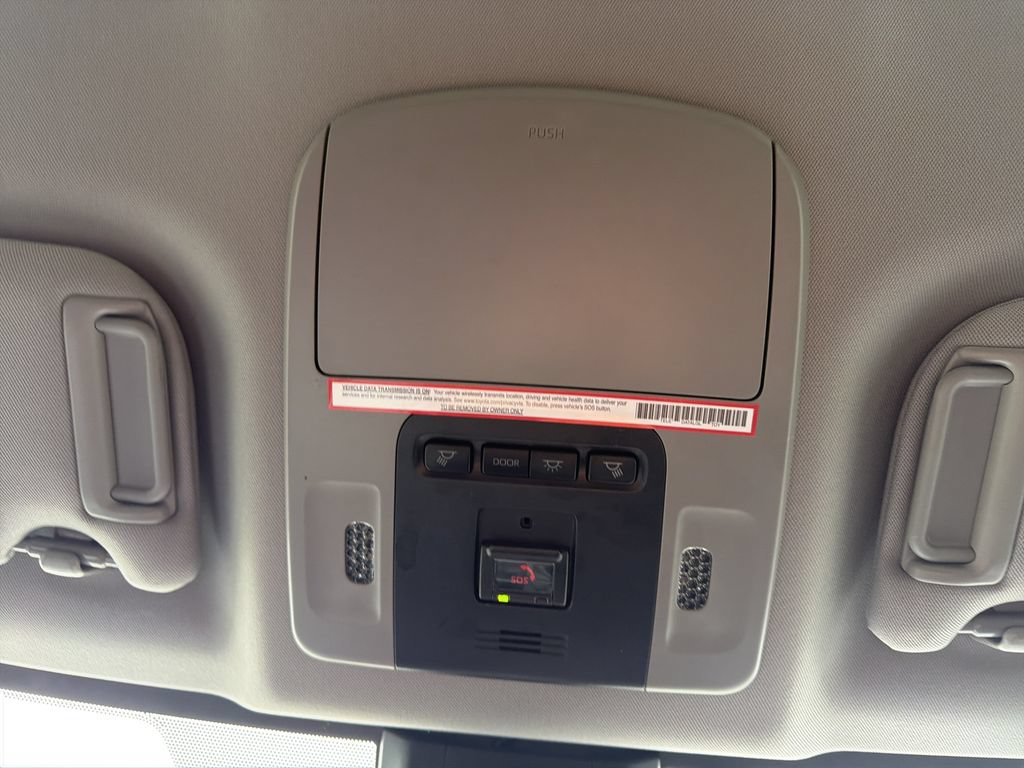 Used 2022 Toyota Camry XSE FWD image 34