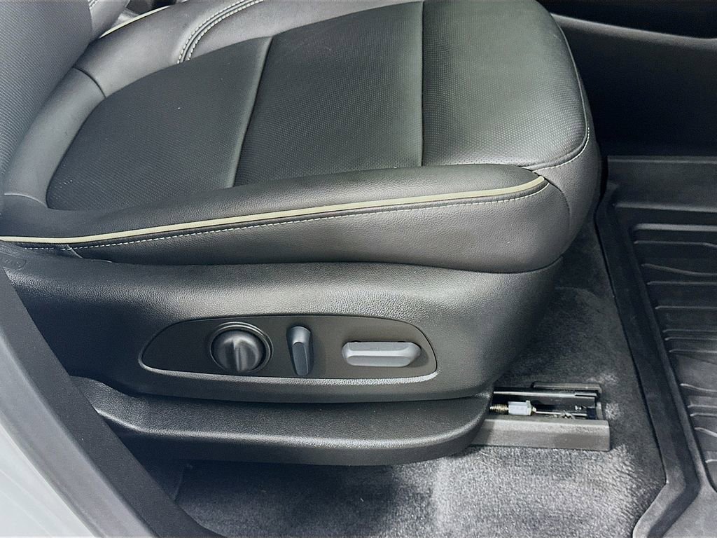 Used 2023 Chevrolet Traverse Premier image 23