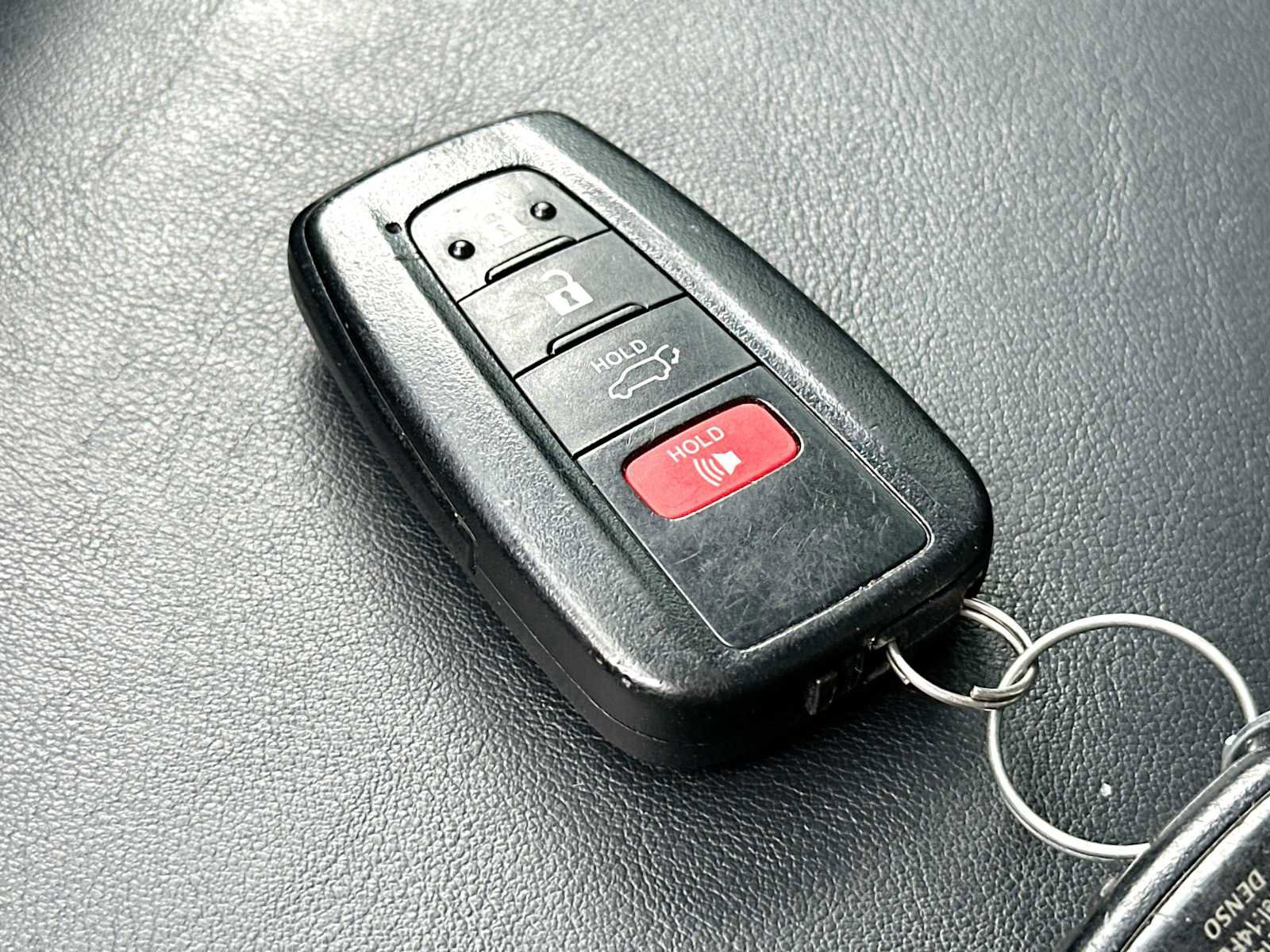 Used 2020 Toyota RAV4 XLE Premium image 29