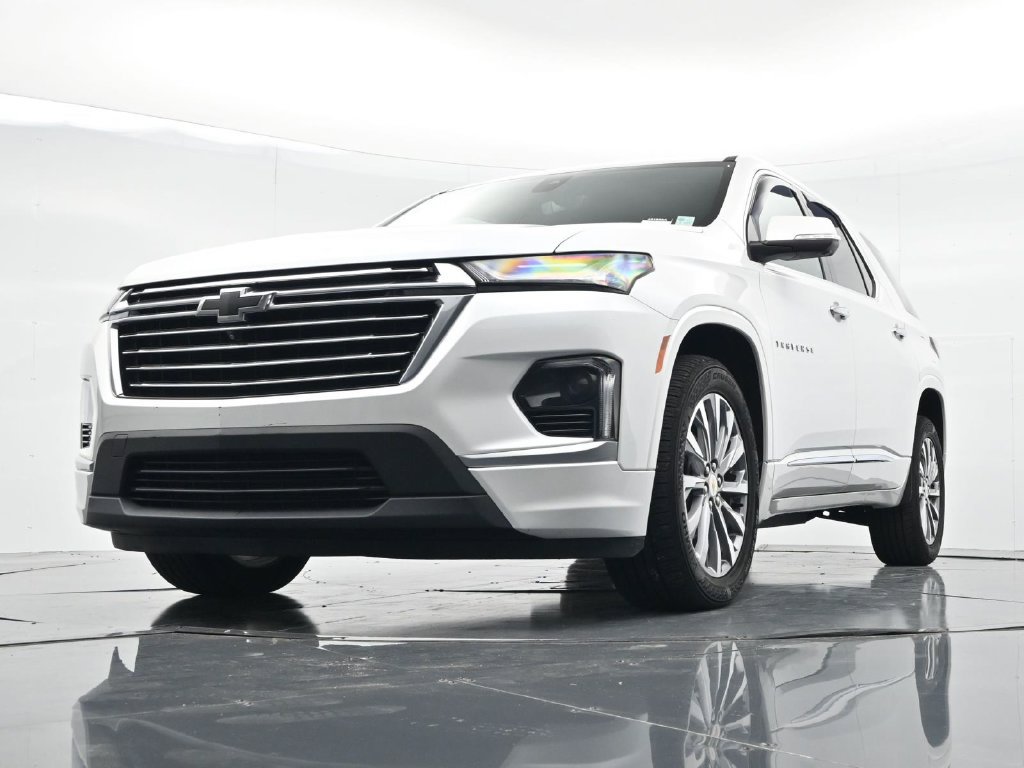 Used 2023 Chevrolet Traverse Premier FWD image 28