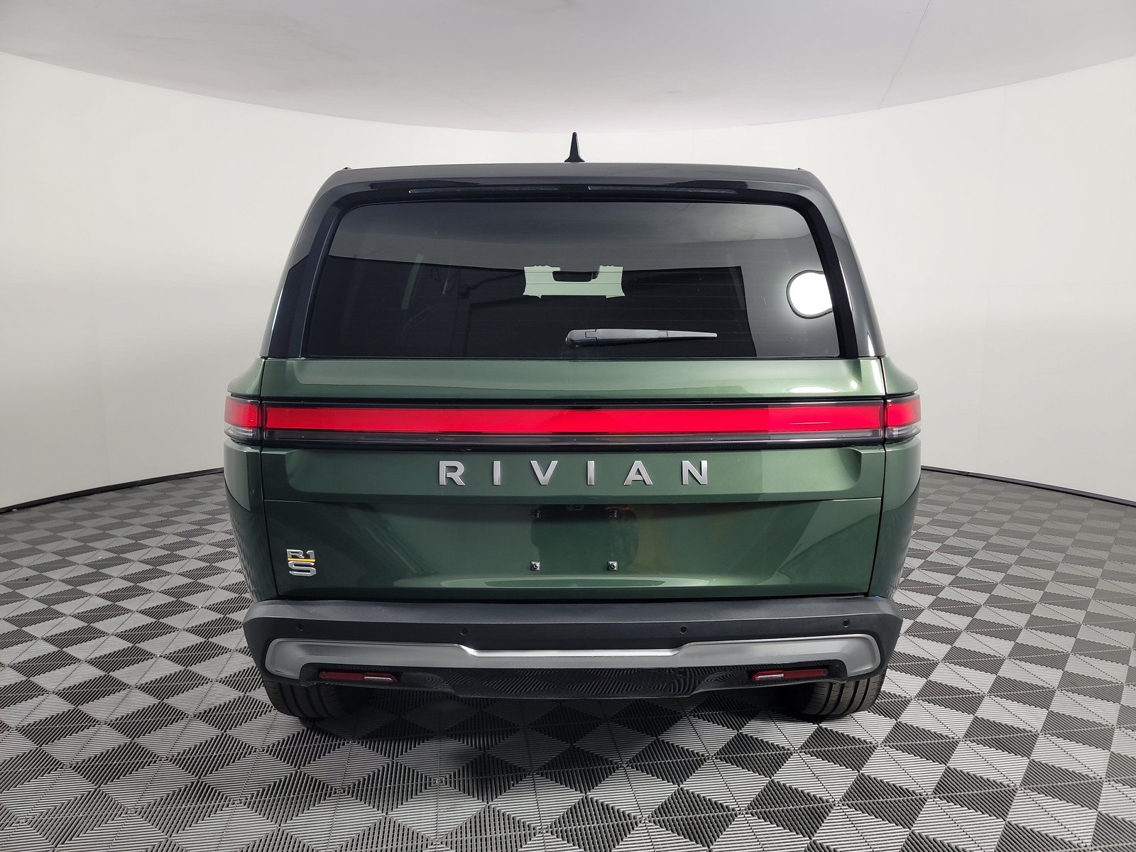 Used 2024 Rivian R1S Adventure AWD/4WD image 4