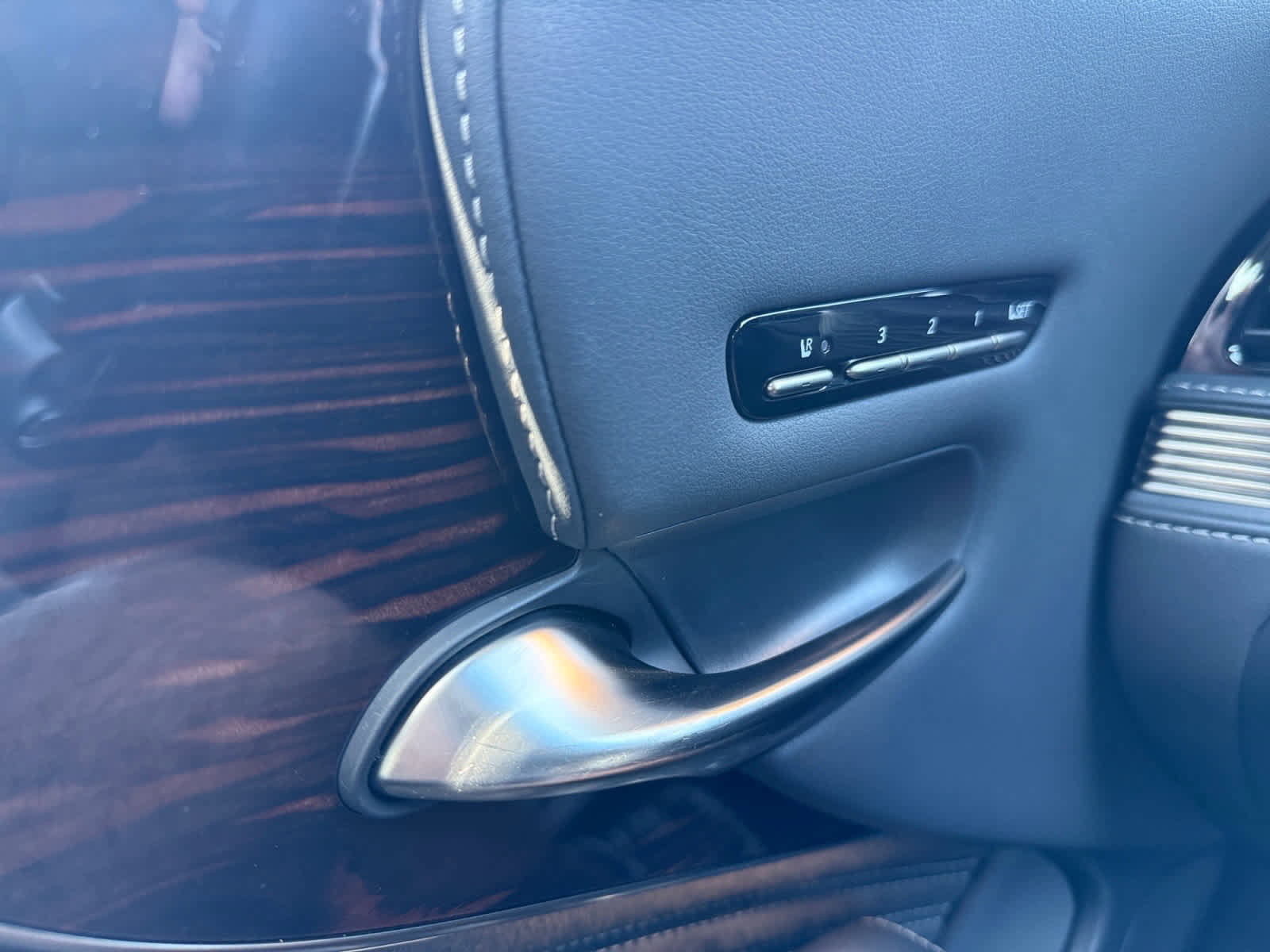 Used 2023 Lexus LS 500 w/ Interior Upgrade Package image 28