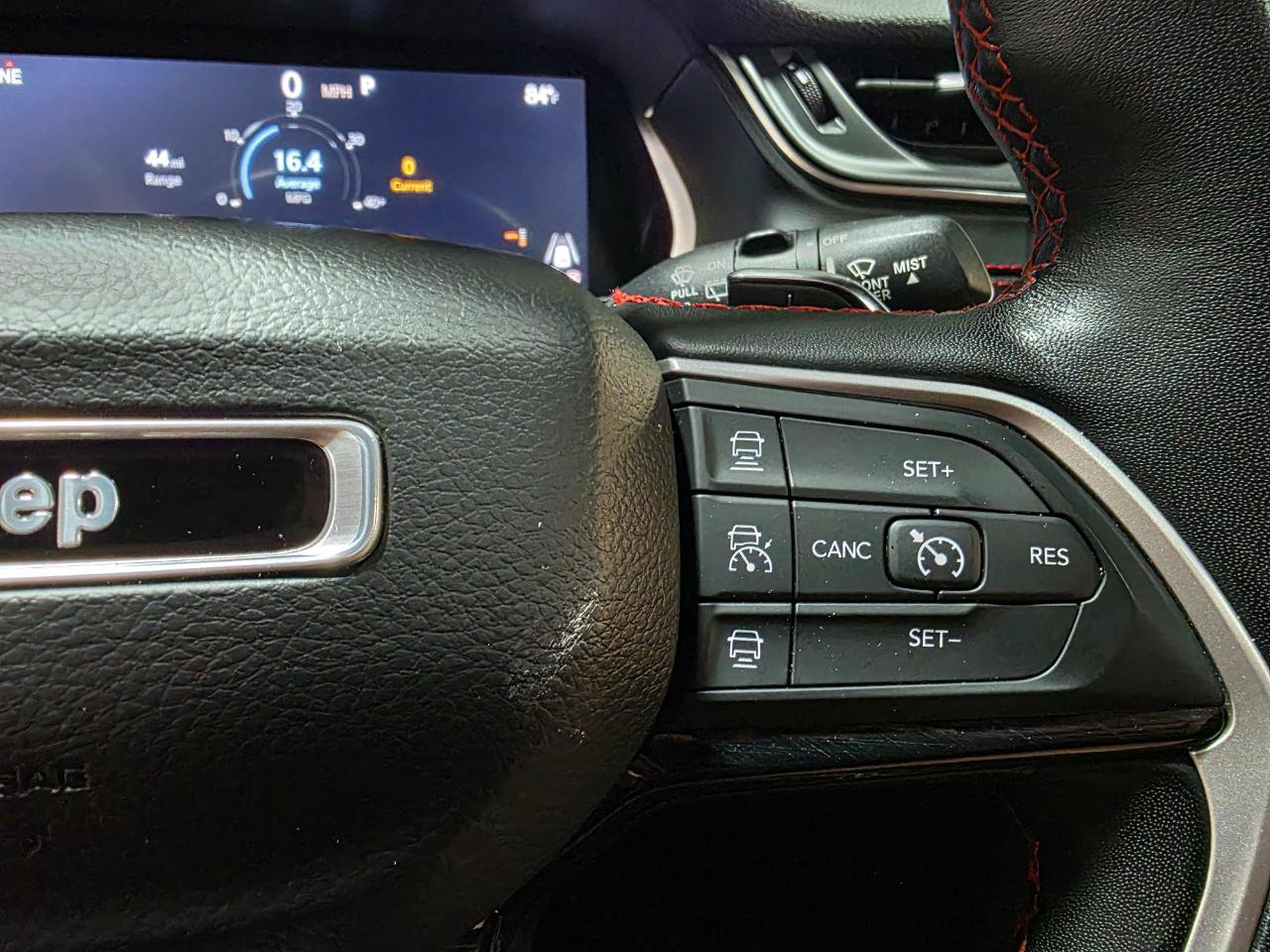 Used 2022 Jeep Grand Cherokee Trailhawk w/ Luxury Tech Group III AWD/4WD image 34