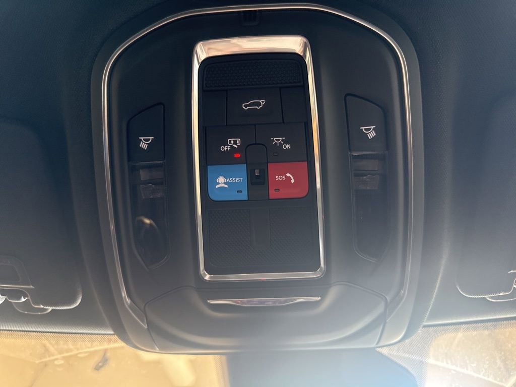 New 2025 Jeep Grand Cherokee Laredo w/ Luxury Tech Group I image 33