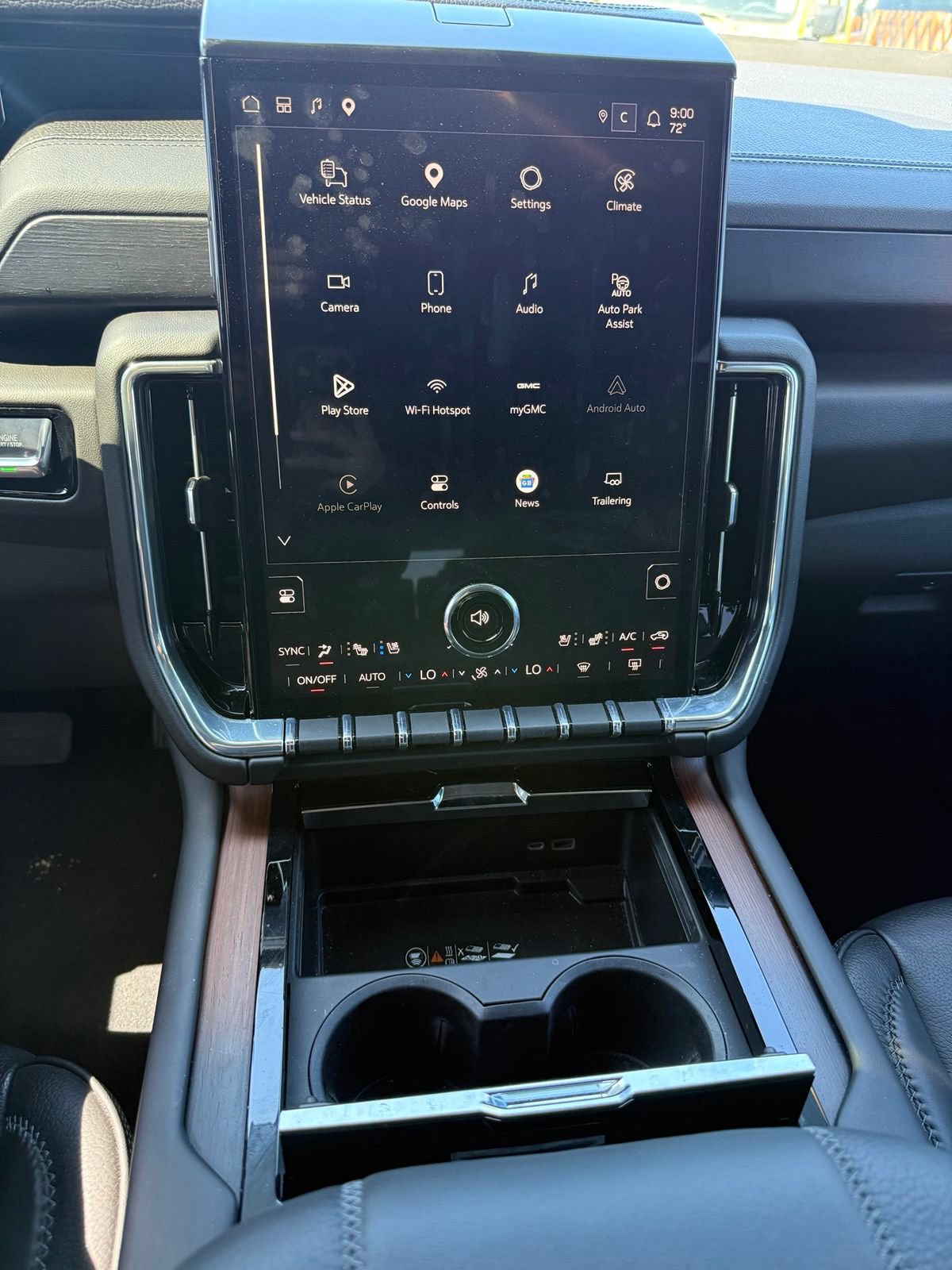 Used 2025 GMC Yukon XL Denali AWD/4WD image 8