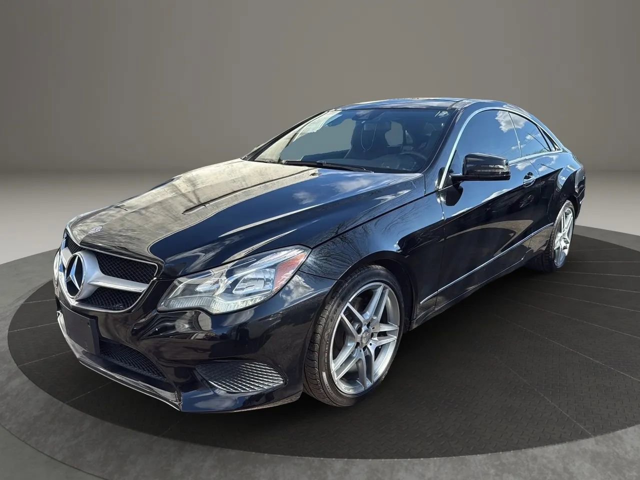 Used 2015 Mercedes-Benz E 400 4MATIC Coupe image 1