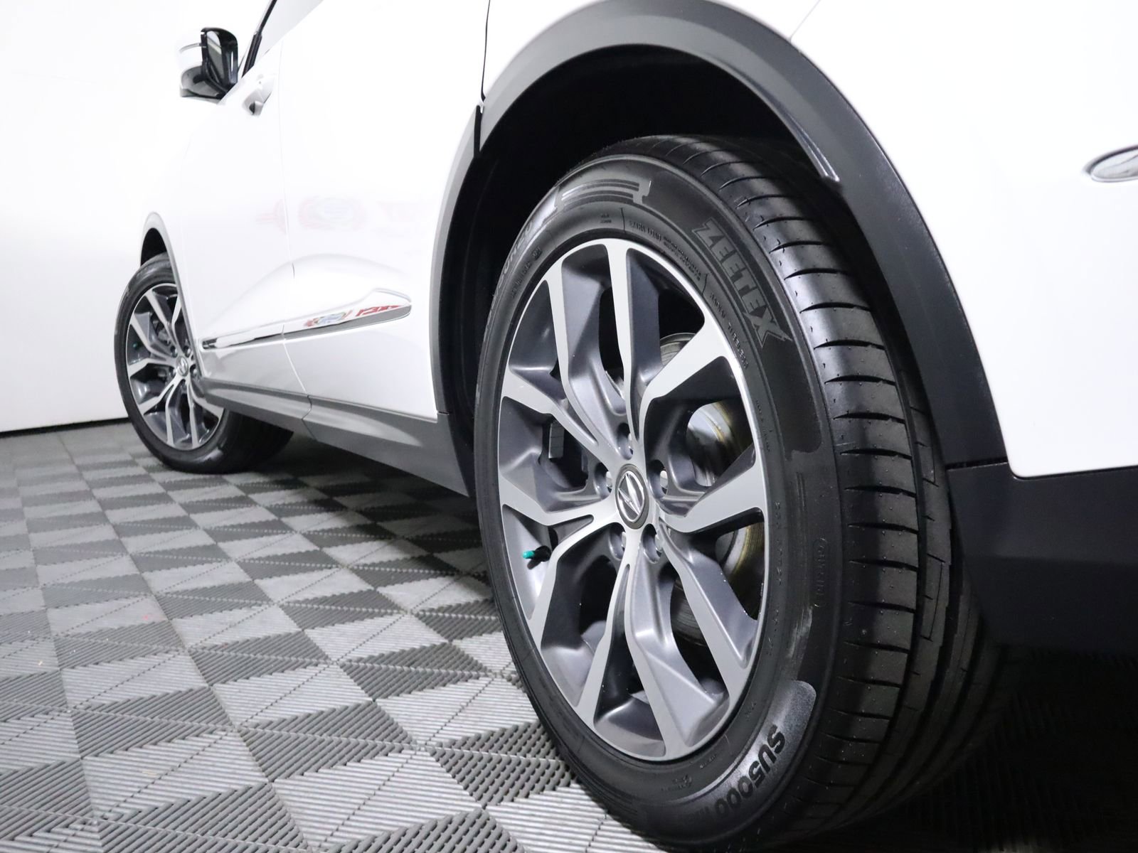 Used 2023 Acura MDX SH-AWD w/ Technology Package image 13