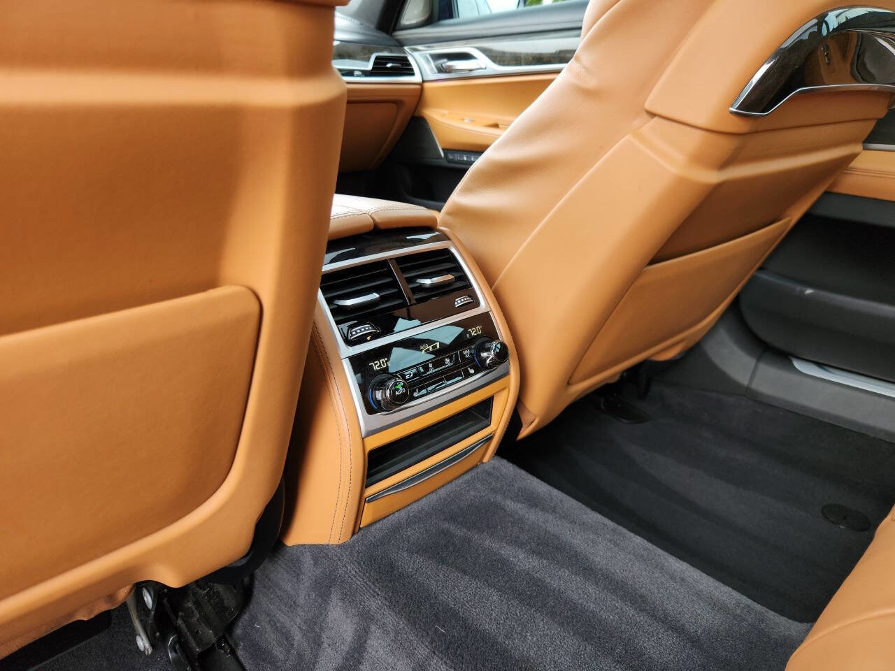 Used 2017 BMW 750i xDrive image 11