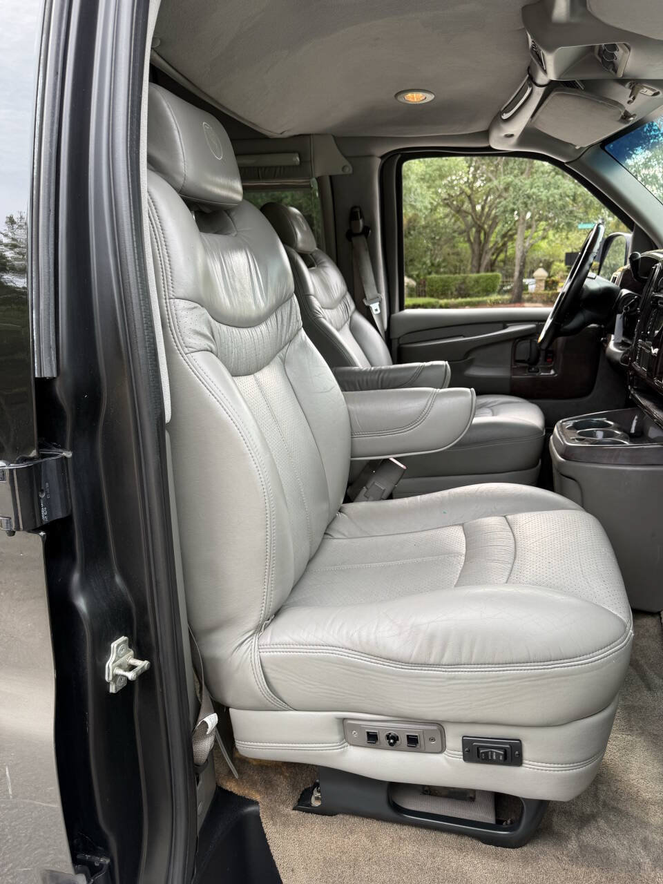 Used 2007 Chevrolet Express 2500 Extended w/ Preferred Equipment Group RWD image 15