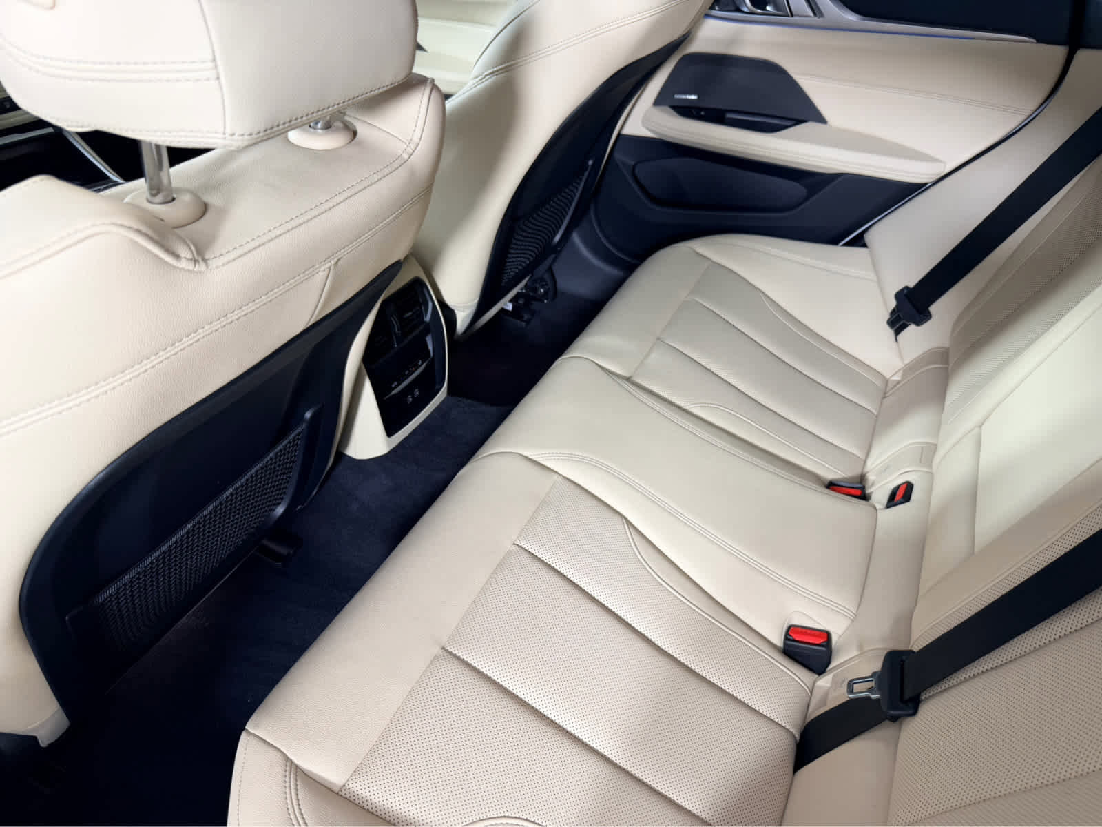 Certified 2023 BMW i4 eDrive35 w/ Premium Package image 17