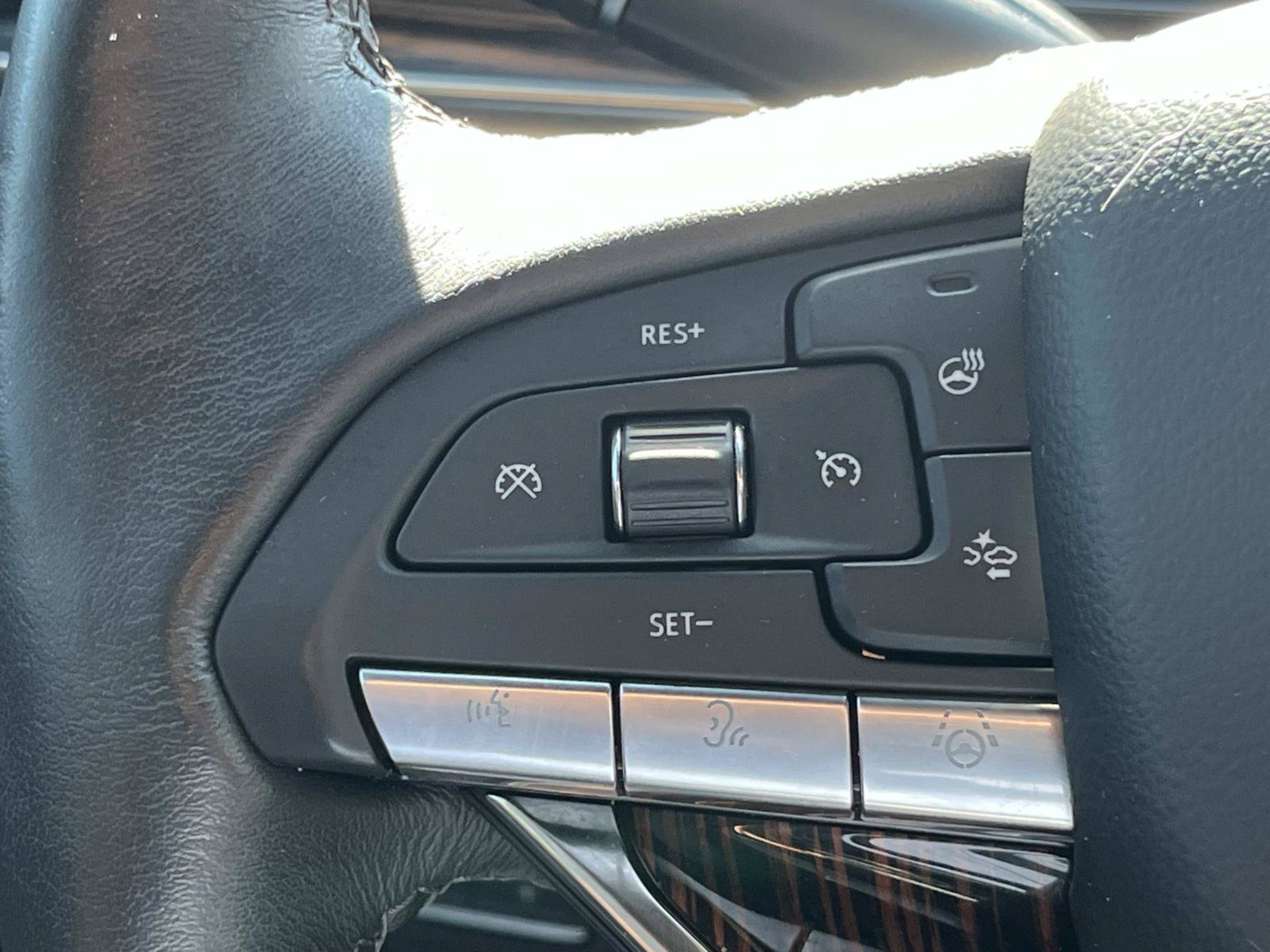 Used 2024 Cadillac Escalade Premium Luxury w/ Performance Package AWD/4WD image 37