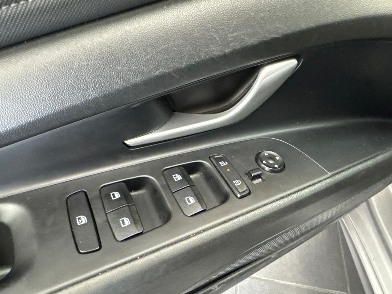 Used 2024 Hyundai Elantra Limited FWD image 34