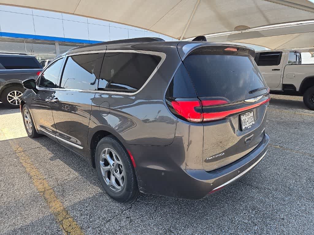 Used 2023 Chrysler Pacifica Limited FWD image 4