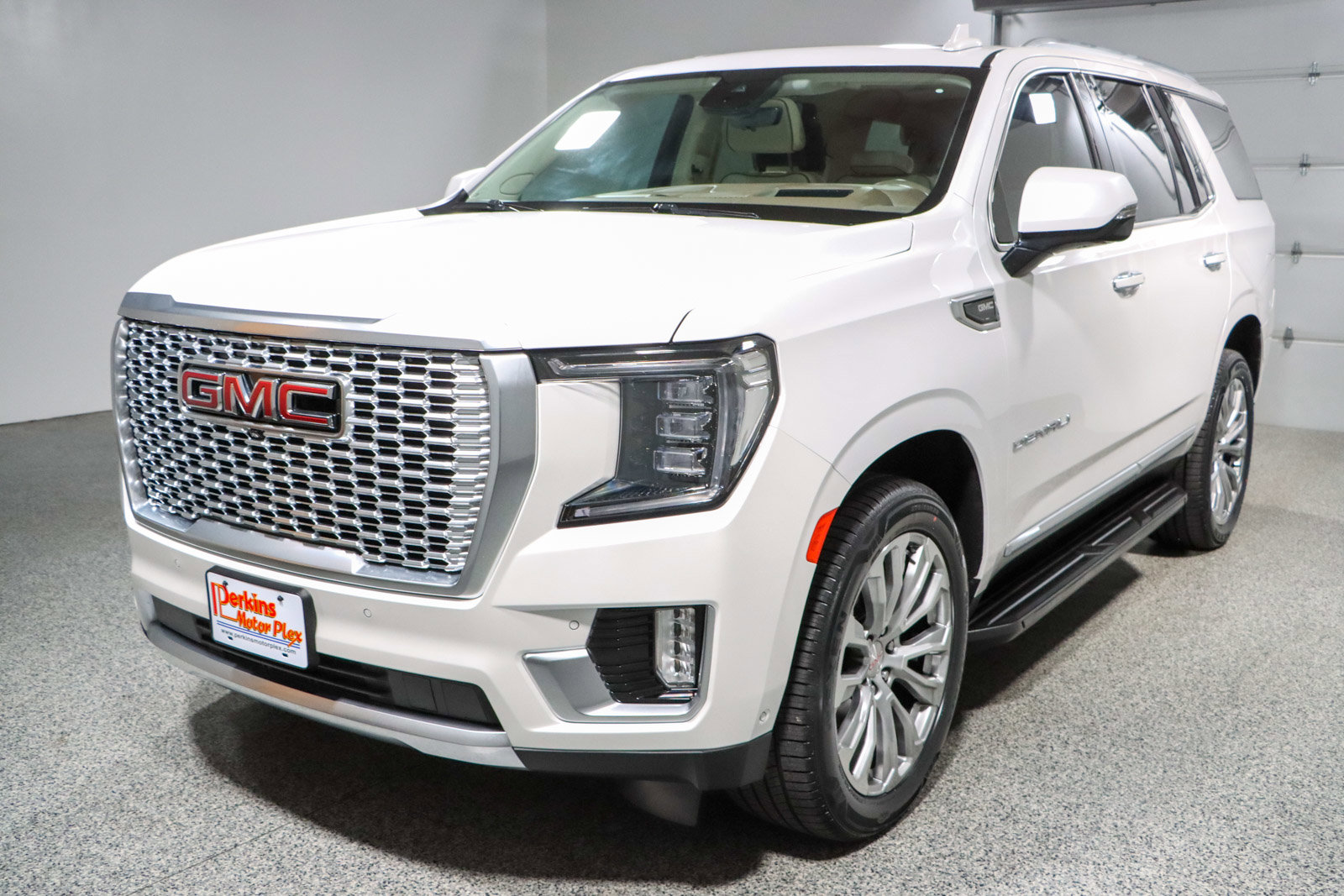 Used 2024 GMC Yukon Denali w/ Advanced Technology Package AWD/4WD image 39