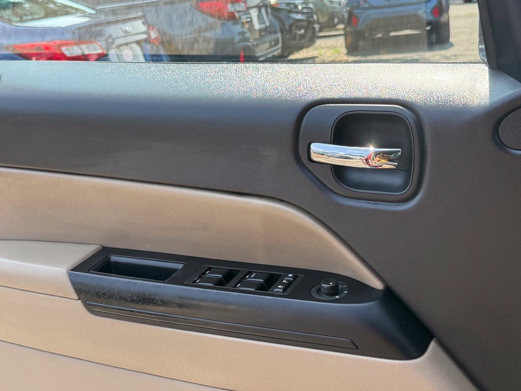 Used 2016 Jeep Patriot High Altitude AWD/4WD image 19