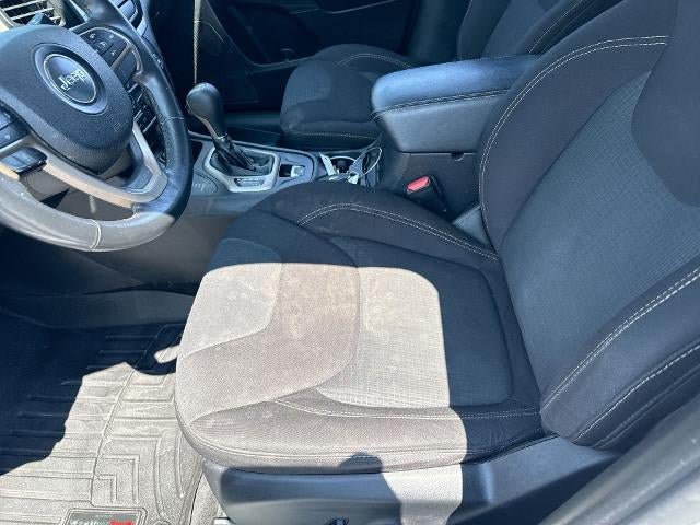 Used 2016 Jeep Cherokee Latitude w/ Comfort/Convenience Group AWD/4WD image 19