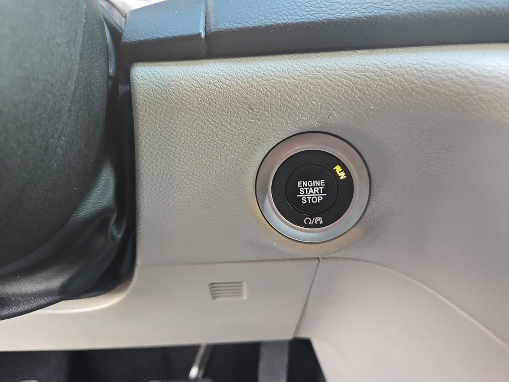 Used 2024 Chrysler Pacifica Touring-L image 28