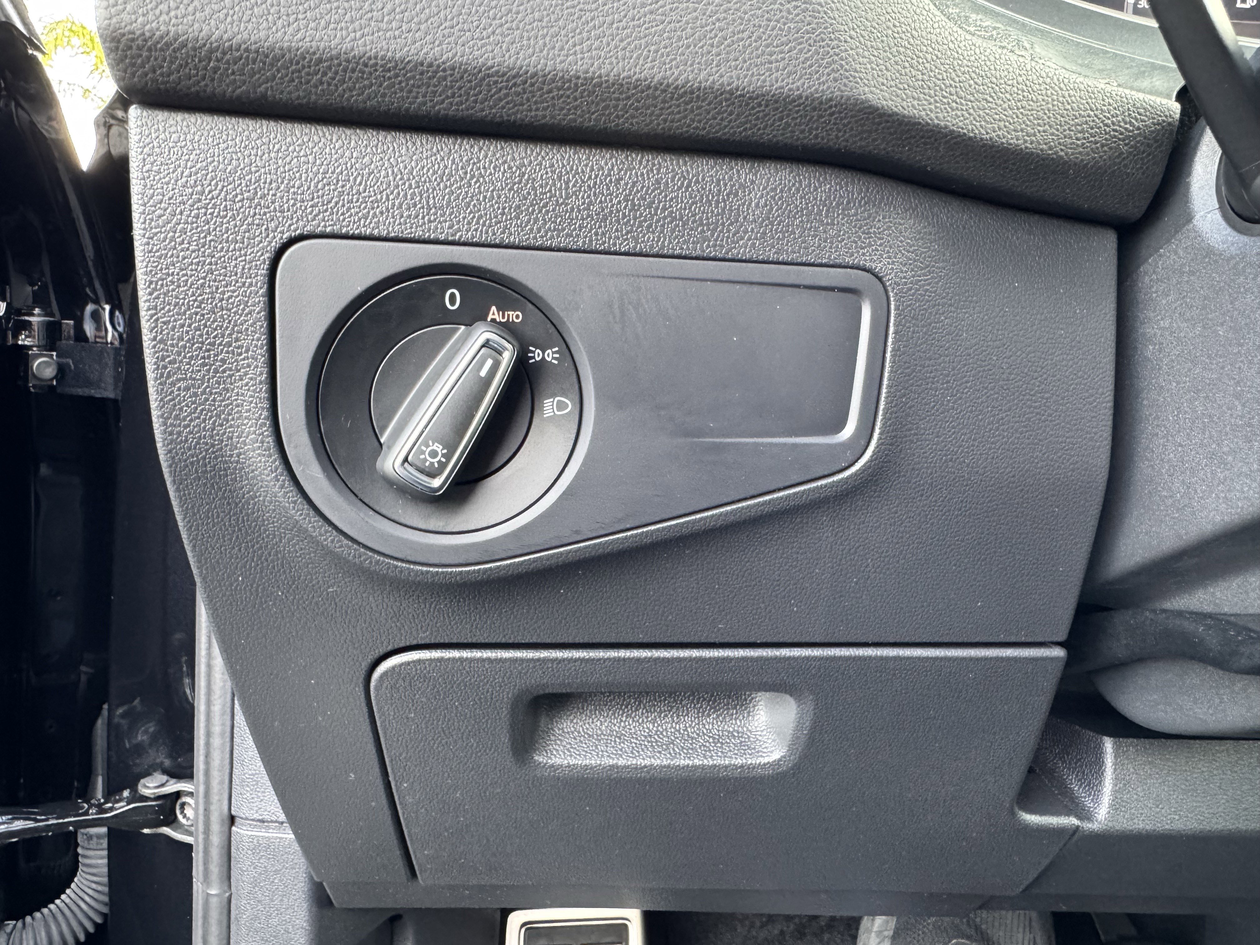 Certified 2024 Volkswagen Tiguan SE R-Line image 31