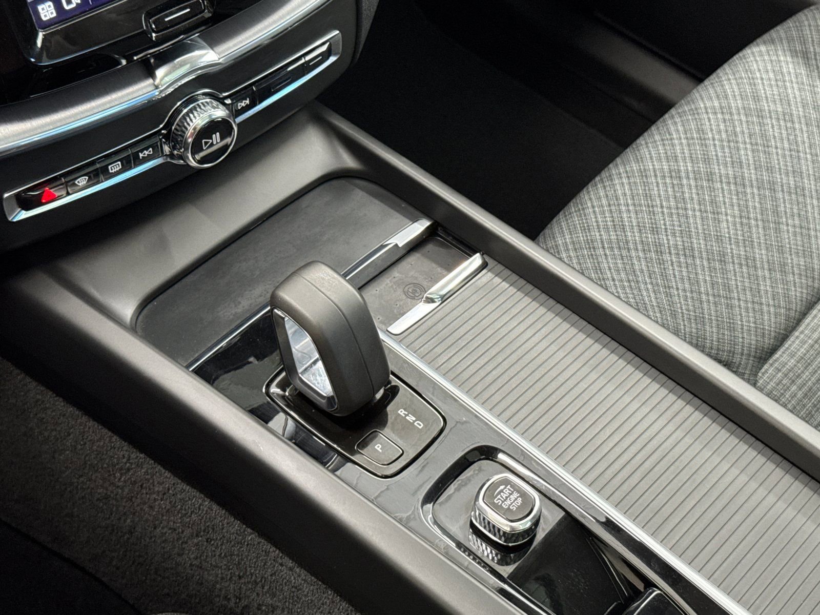 Used 2022 Volvo XC60 T8 Inscription Expression image 22