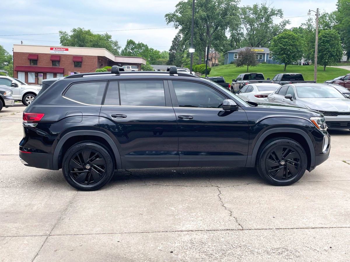 Used 2024 Volkswagen Atlas SE FWD image 4