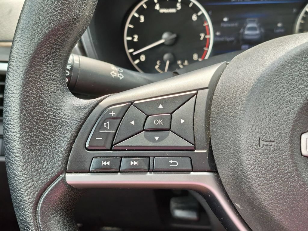 Used 2024 Nissan Altima 2.5 SV FWD image 14