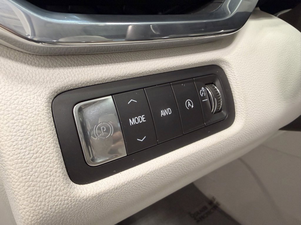 Used 2024 GMC Acadia Denali image 32