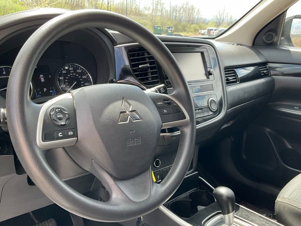 Used 2019 Mitsubishi Outlander ES image 18