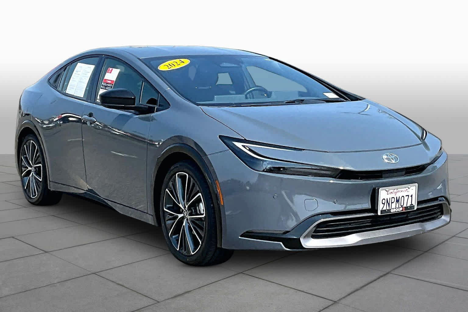 Used 2024 Toyota Prius XLE FWD image 2