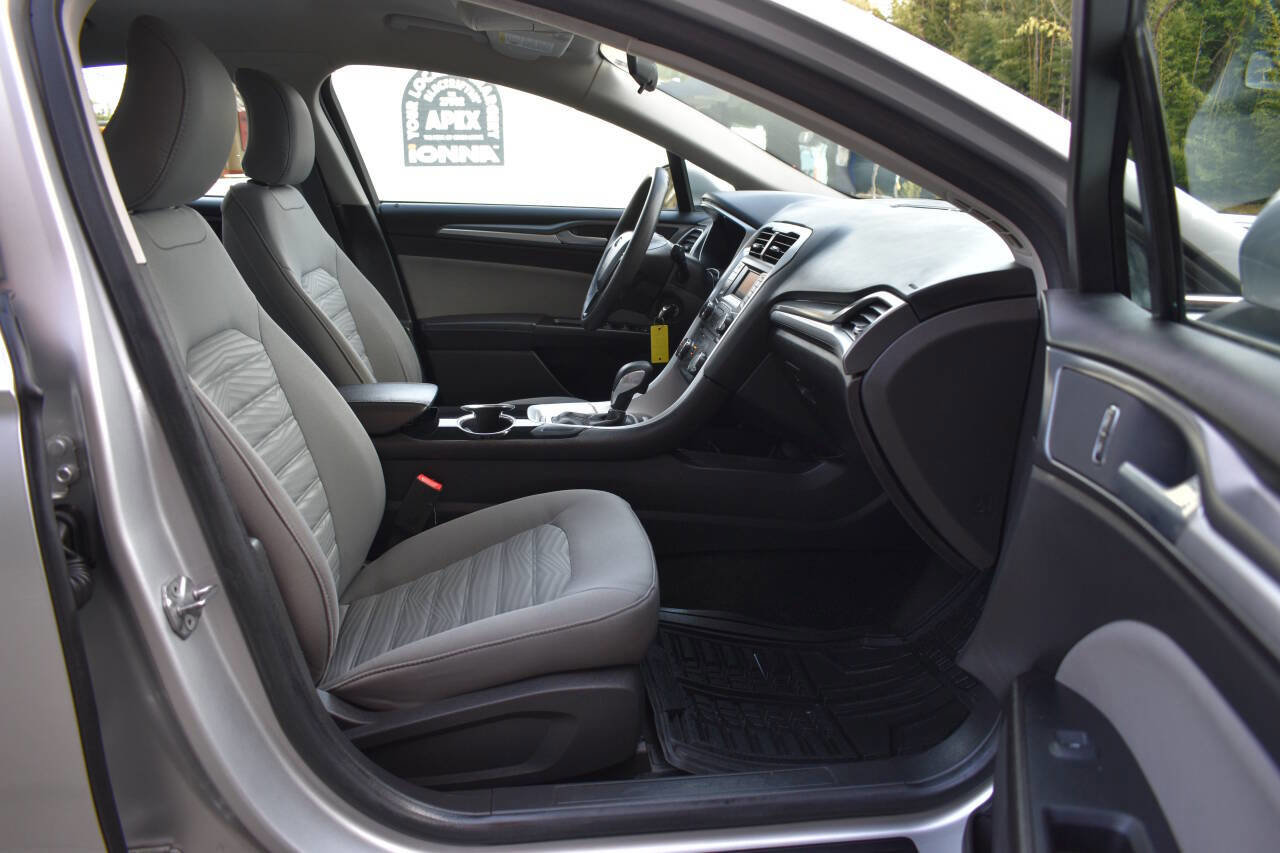 Used 2016 Ford Fusion S image 8