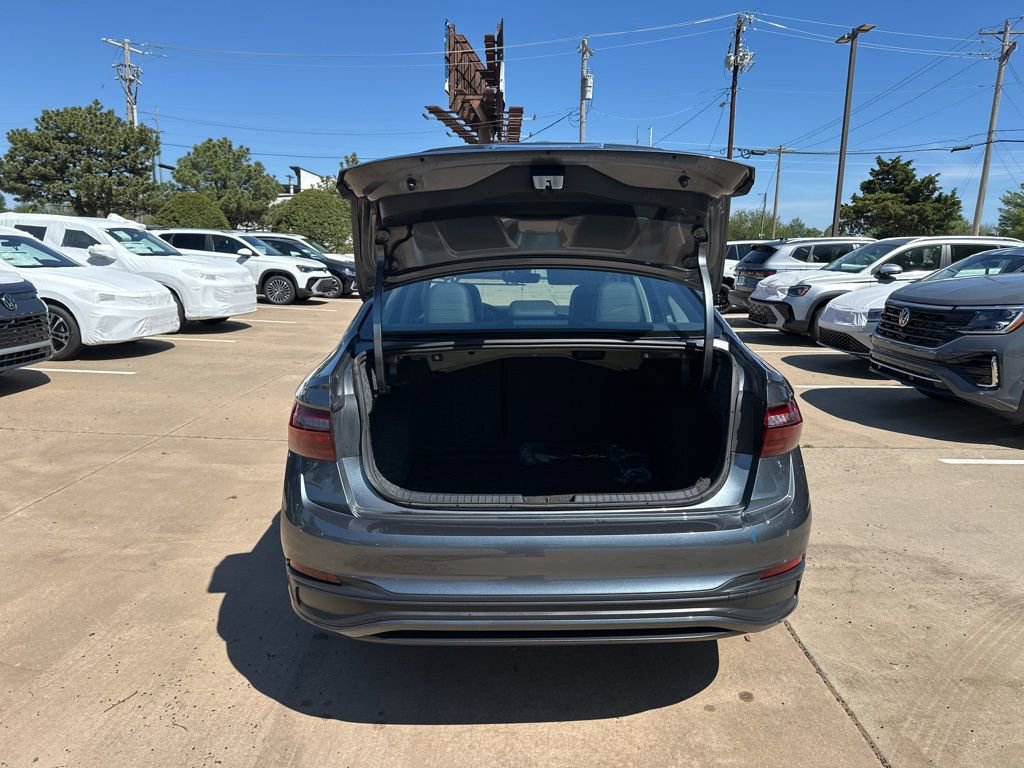 Used 2024 Volkswagen Jetta SE image 13