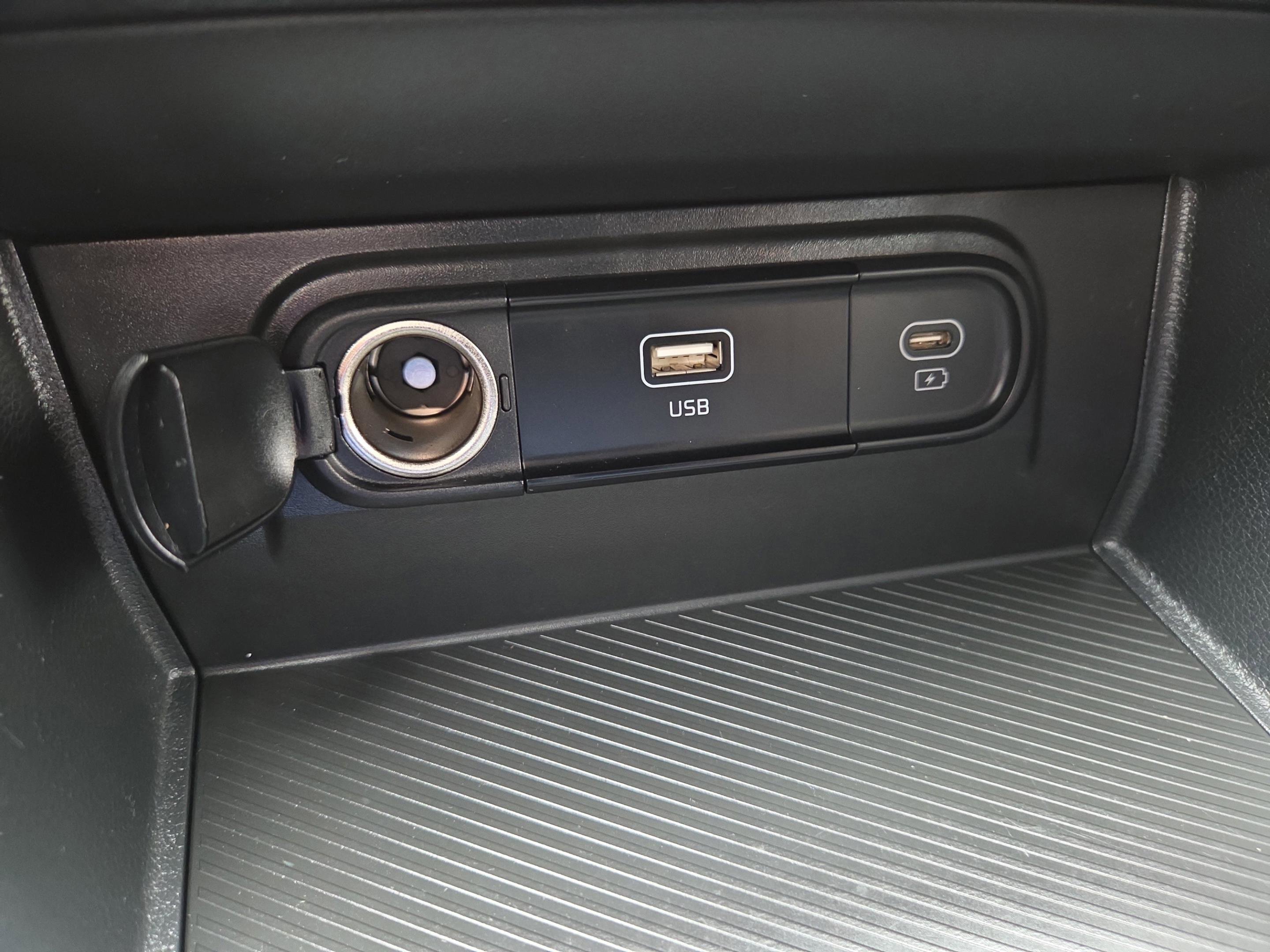 Used 2025 Kia Sportage LX image 21