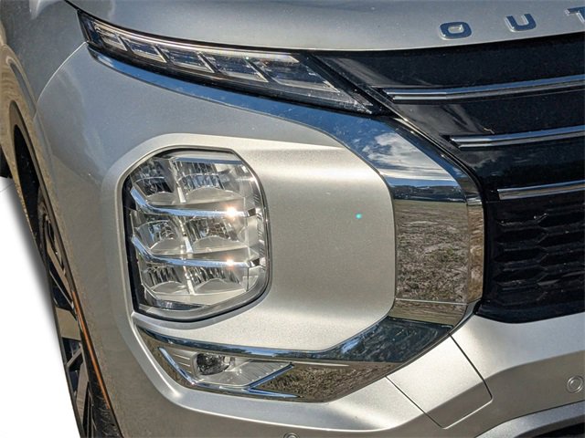 New 2025 Mitsubishi Outlander SE image 10