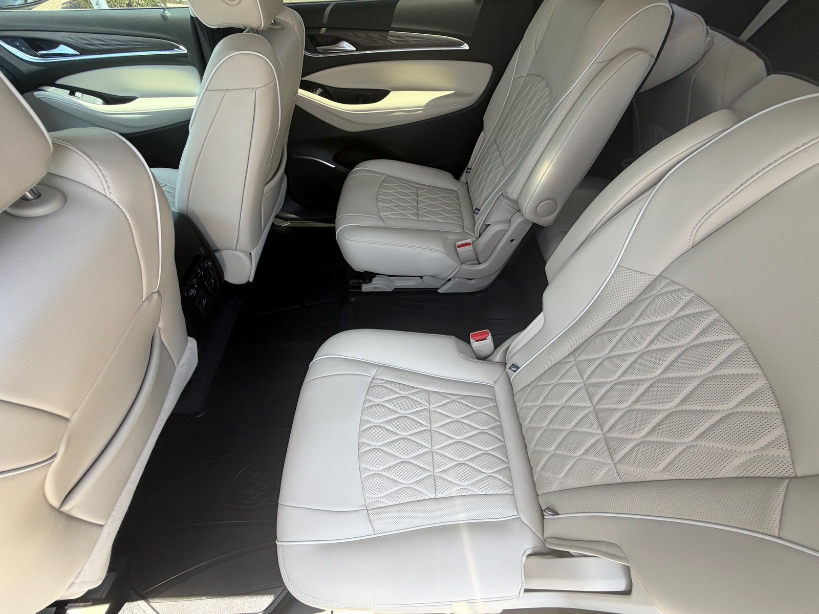 Used 2023 Buick Enclave Avenir w/ Avenir Technology Package FWD image 11