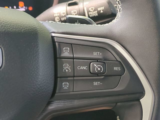 Certified 2025 Jeep Grand Cherokee Altitude AWD/4WD image 21