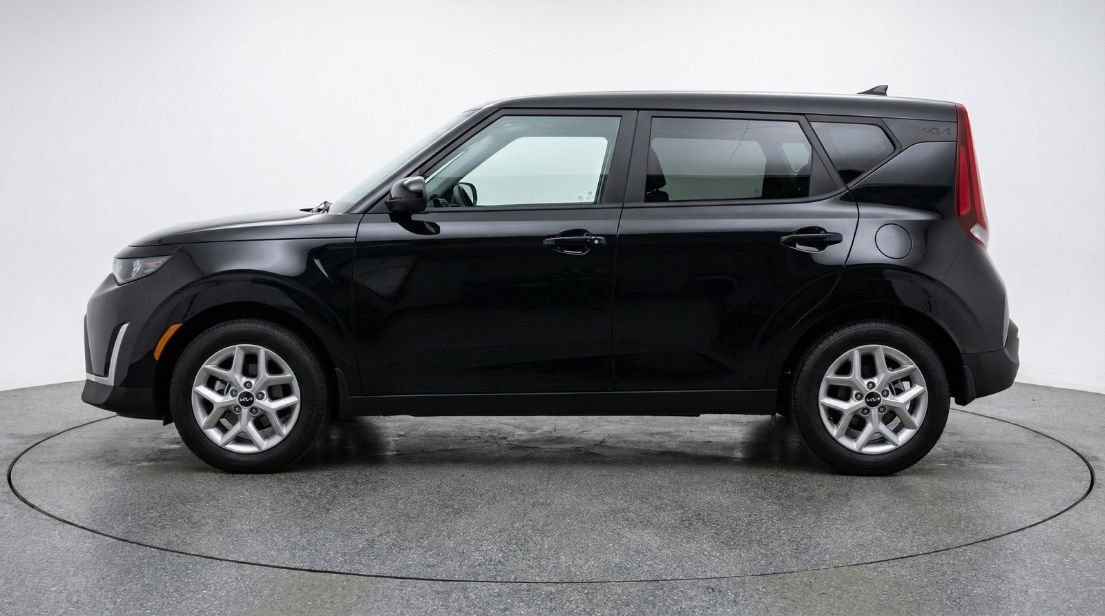 Used 2025 Kia Soul LX w/ LX Technology Package FWD image 5