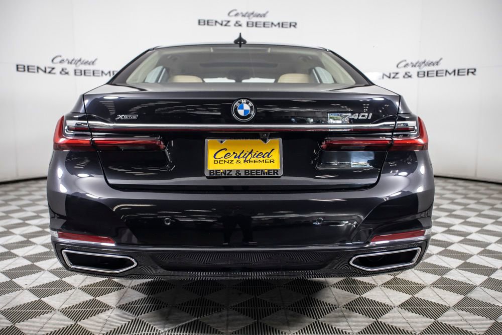 Used 2022 BMW 740i xDrive w/ Premium Package image 8
