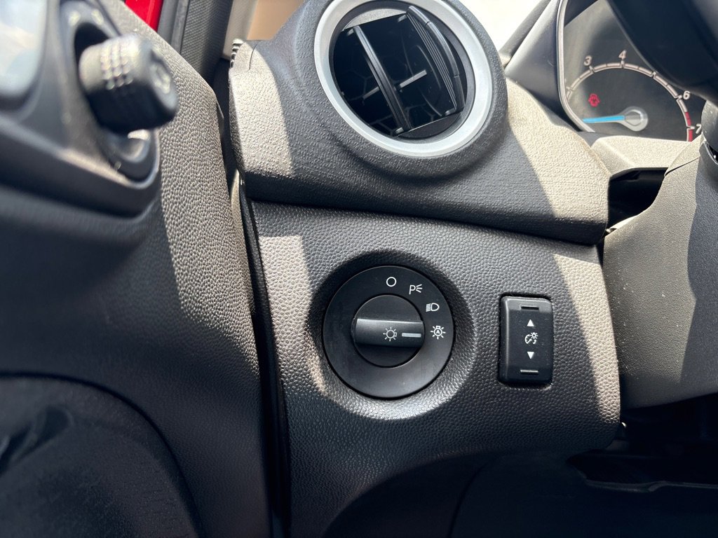 Used 2014 Ford Fiesta SE FWD image 18