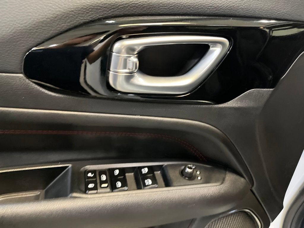 Used 2025 Jeep Compass Trailhawk AWD/4WD image 13