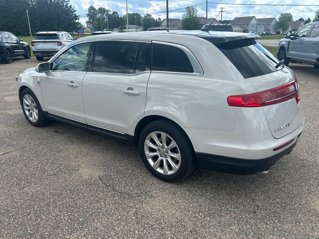 Used 2019 Lincoln MKT AWD image 5