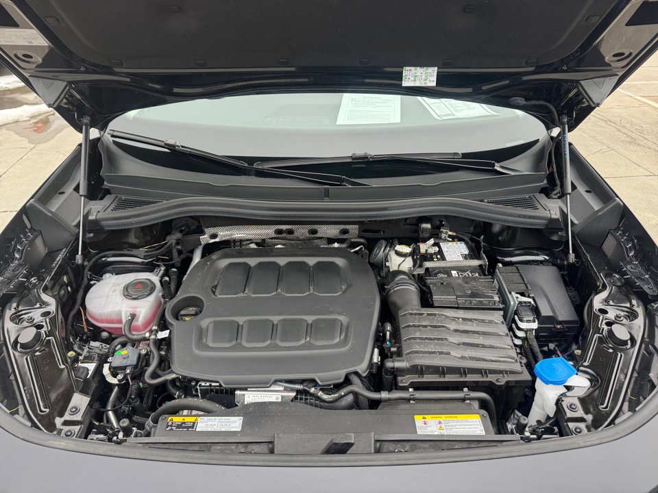 Certified 2025 Volkswagen Tiguan SE image 20