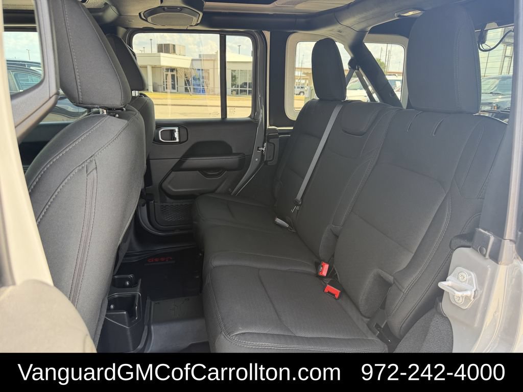Used 2022 Jeep Wrangler Unlimited Sahara AWD/4WD image 29