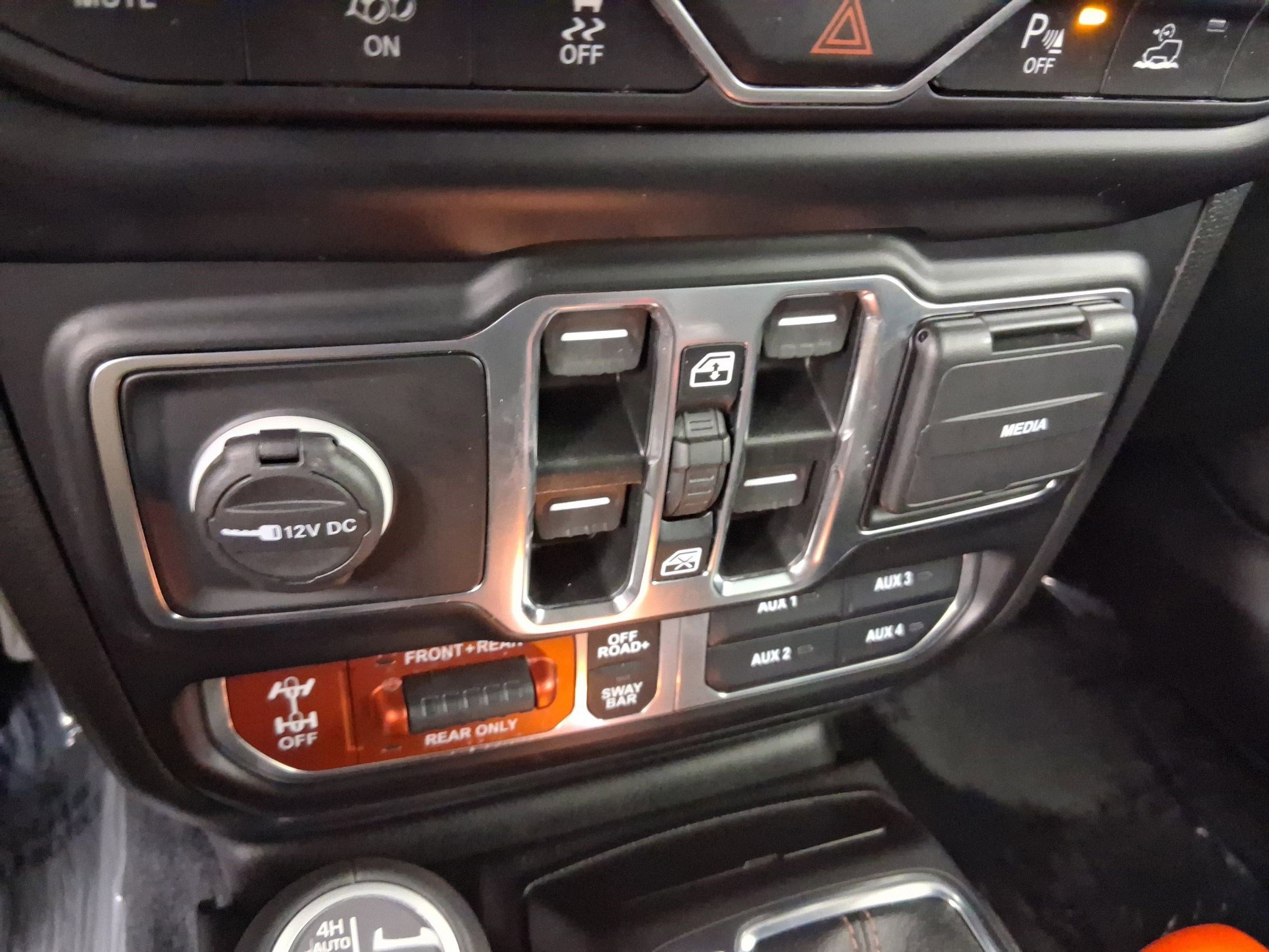 Used 2022 Jeep Wrangler Unlimited Rubicon w/ Xtreme Recon 35" Tire Package image 17