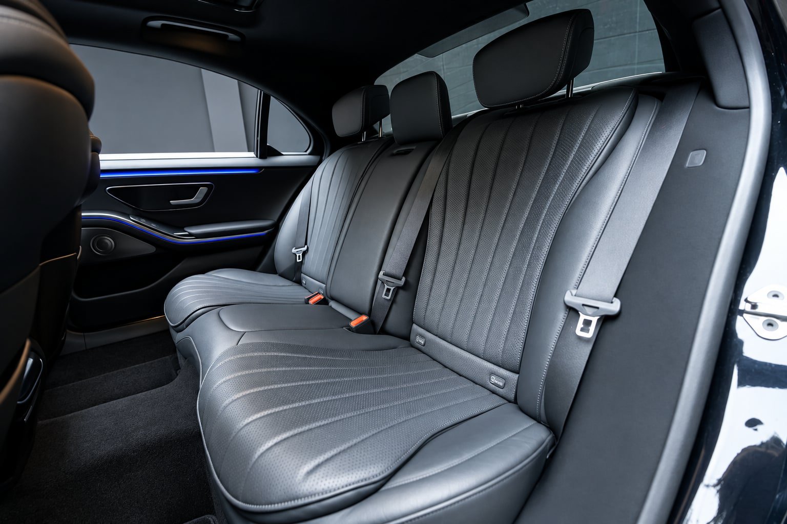 Used 2022 Mercedes-Benz S 500 4MATIC w/ AMG Line Package image 30