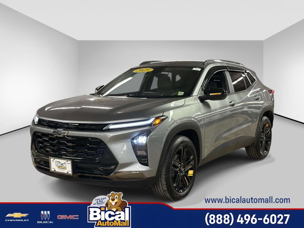 Used 2025 Chevrolet Trax ACTIV w/ Driver Confidence Package FWD image 1