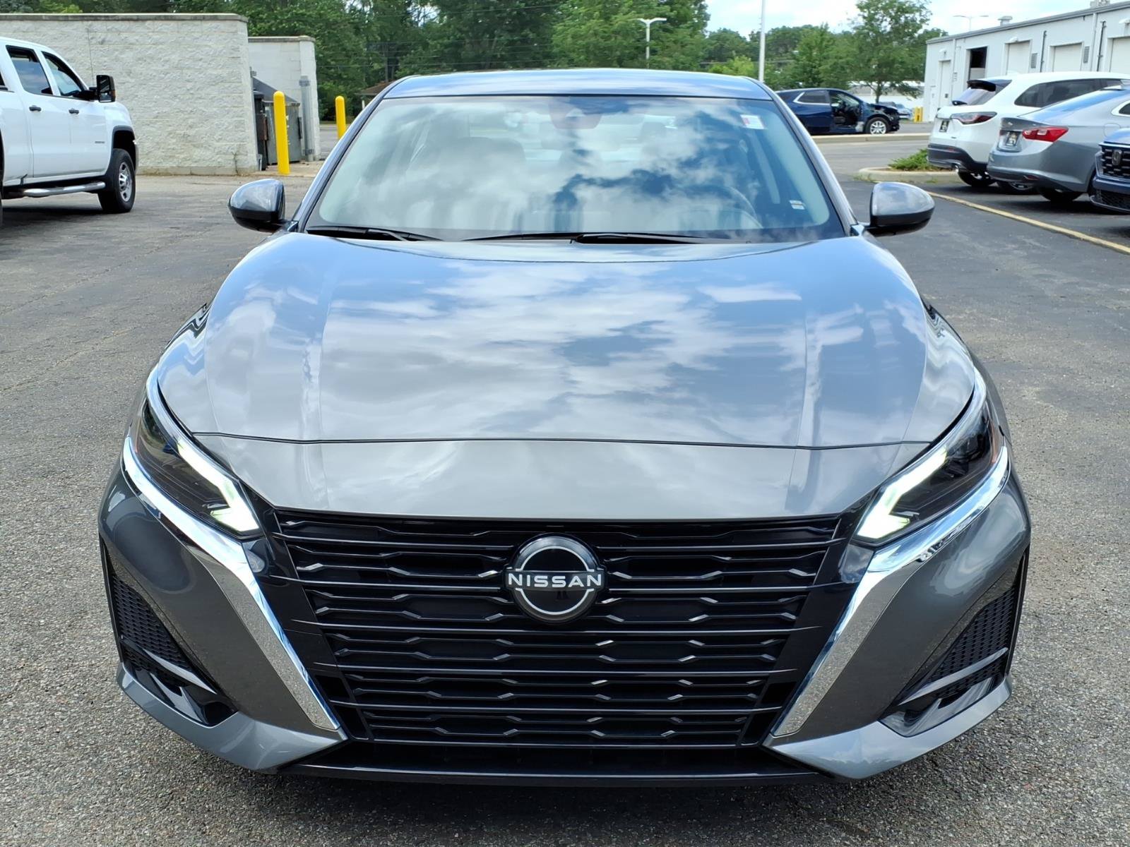 Used 2023 Nissan Altima 2.5 SV AWD/4WD image 2