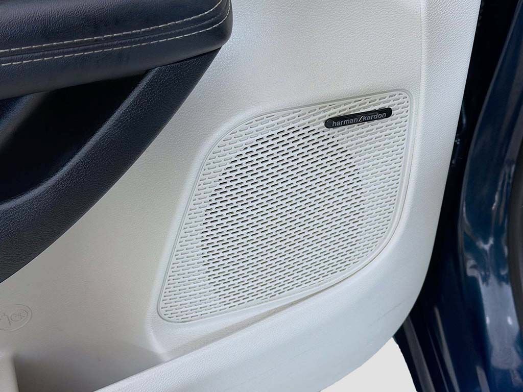 Used 2023 Chrysler Pacifica Limited w/ Uconnect Theater Family Group FWD image 48