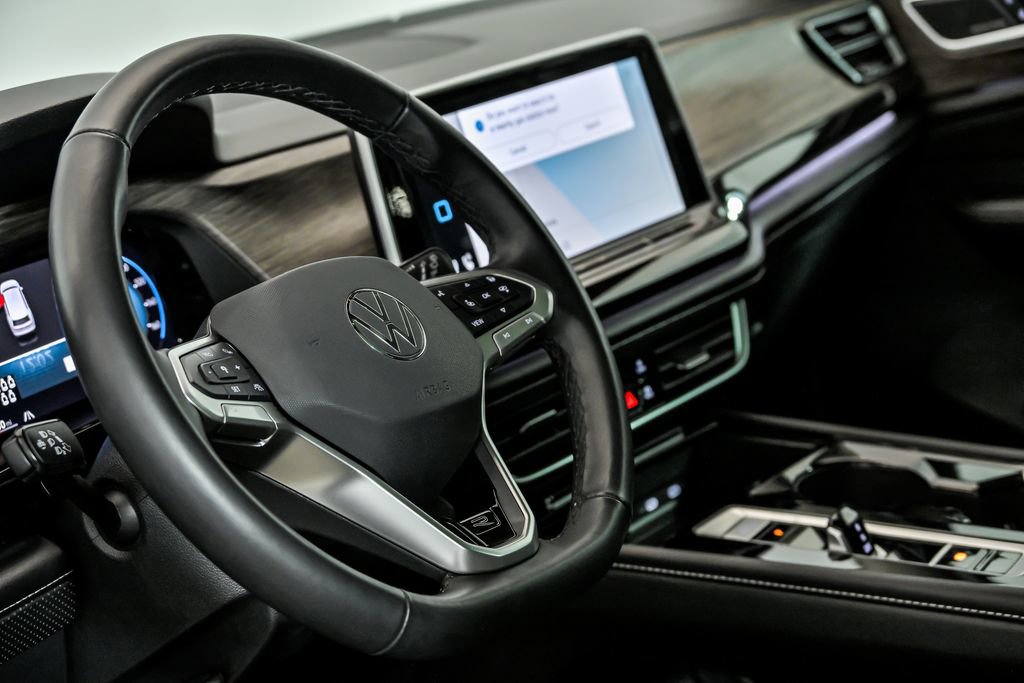 Certified 2025 Volkswagen Atlas SEL Premium R-Line image 16