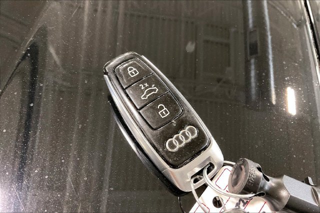 Certified 2025 Audi Q8 Prestige AWD/4WD image 11